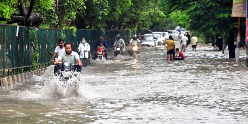 17-18 अगस्त को मौसम का बड़ा अलर्ट! हरियाणा-पंजाब से हिमाचल तक भारी बारिश, कई इलाकों में बाढ़ का खतरा
