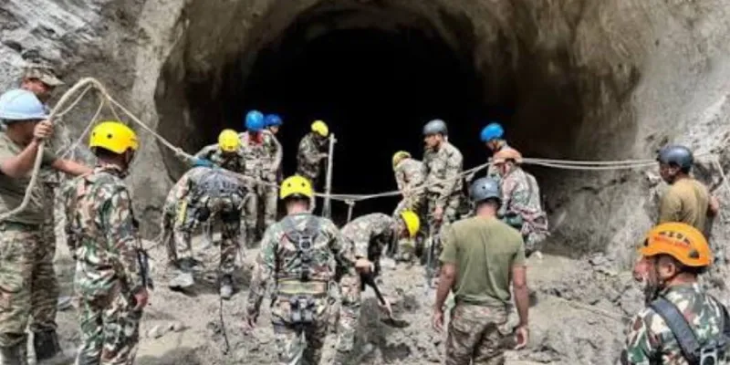Nepal:  चिलिमे टनल में फंसे लोगों के लिए जगी उम्मीद, नेपाल आर्मी और भारतीय रेसक्यू टीम ने बनाया रास्ता 