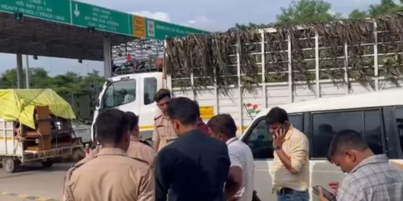 Bahraich News: मटेरा में दिनदहाड़े महिला से मंगलसूत्र की लूट, बाइक सवार बदमाश फरार; CCTV फुटेज खंगाल रही पुलिस