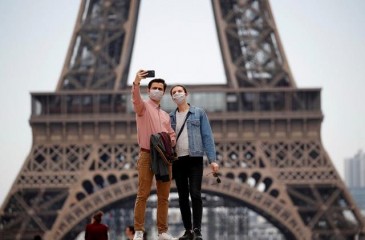 France: अगर आपके पास है special pass तब ही कर पाएंगे Eiffel Tower का दीदार