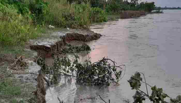 आजमगढ़:  सरयू नदी का घटा जलस्तर, लेकिन कटान में आई तेजी  बना मुसीबत