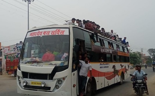 अमरोहा : बगैर अनुमति के चल रही हैं दिल्ली के लिए डग्गामार बसें, प्रशासन खामोश