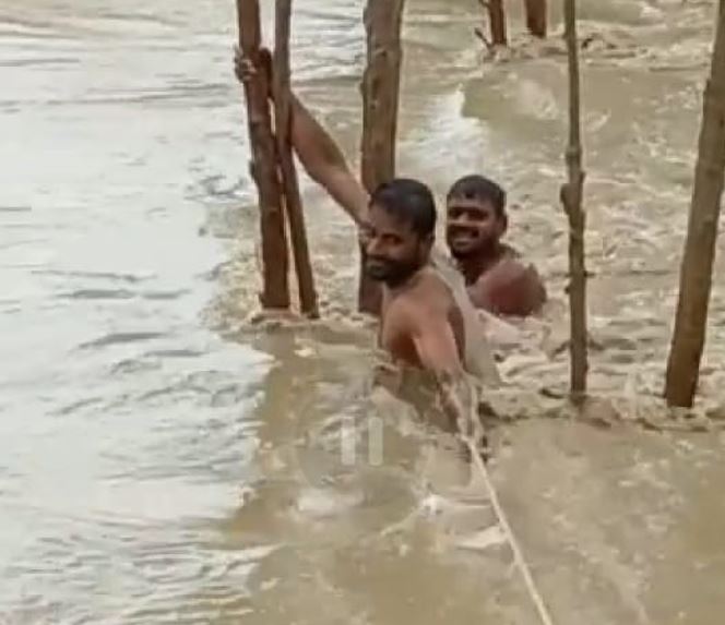 रामपुर: हौसले को सलाम- खुद की जान खतरे में डाल एक दर्जन ग्रामीणों को डूबने से बचाया