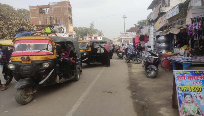 अमेठी: डग्गामार वाहनों का अड्डा बना पुलिस बूथ, राजस्व को लगा रहे हैं लाखों चूना
