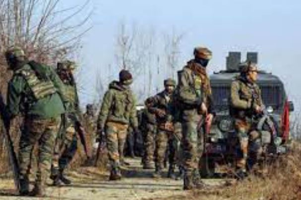 जम्मू-कश्मीर में सुरक्षाबलों ने तीन आतंकियों को किया ढेर