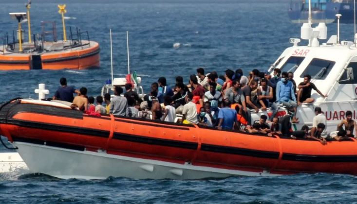 यूनान के द्वीप के निकट डूबती नौका से 70 प्रवासियों को बचाया गया, एक की मौत