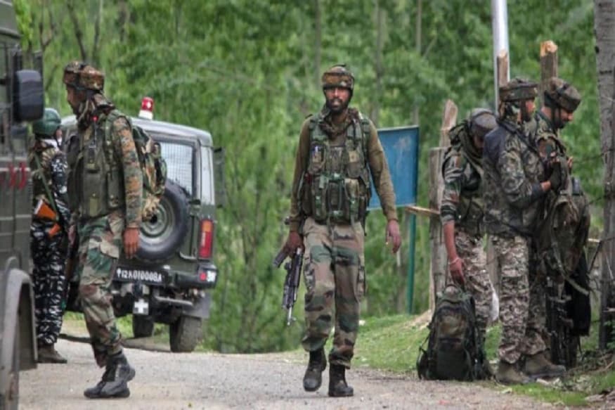 जम्मू कश्मीर: कुलगाम में सुरक्षाबलों के साथ मुठभेड़, दो आतंकवादी ढेर
