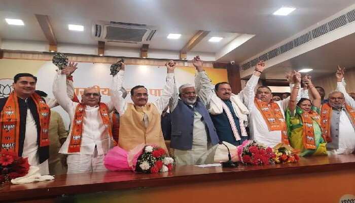 UP विधानसभा चुनाव 2022: समाजवादी पार्टी को बड़ा झटका, चार MLC ने ली भाजपा की सदस्यता
