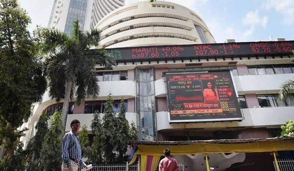 Share Market: शानदार तेजी के साथ बंद हुआ शेयर बाजार, सेंसेक्स 777 अंक उछला, निफ्टी 17,400 अंक के ऊपर बंद