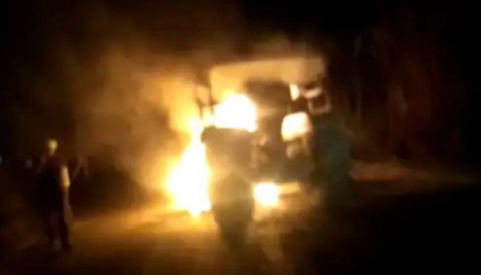 कानपुर: ट्रैक्टर की टक्कर से बाइक की टंकी में लगी आग, दो दोस्त जिंदा जले