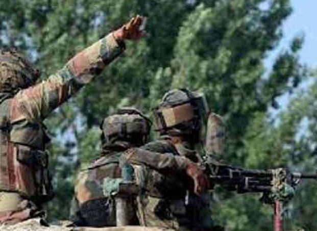 जम्मू-कश्मीर: पुलवामा में आतंकवादियों और सुरक्षाबलों के बीच मुठभेड़, जैश कमांडर यासिर पारे समेत दो आतंकी ढेर