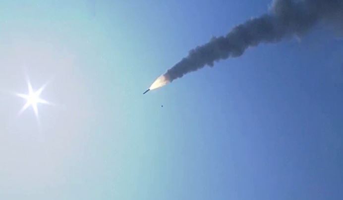 अबू धाबी पर दागी गई दो बैलिस्टिक मिसाइल, यूएई ने रास्ते में ही रोका