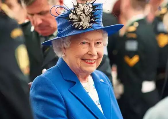 महारानी एलिजाबेथ के सिंहासन पर बैठने के 70 साल पूरे होने पर सप्ताहांत में छुट्टियां मनाएगा ब्रिटेन