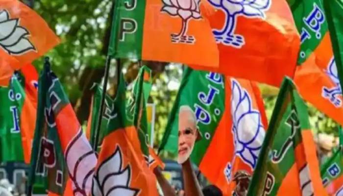 यूपी चुनाव: टिकट कटने के डर से भाजपा में मची भगदड़, अब तक 11 विधायक छोड़ चुके हैं पार्टी