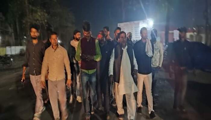UP Election 2022: अखिलेश यादव ने पदाधिकारियों को मतगणना स्थल पहुंचकर ईवीएम की सुरक्षा के दिए निर्देश