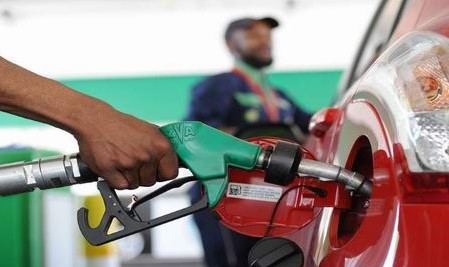 पेट्रोल-डीजल के दाम 80 पैसे प्रति लीटर बढ़े, एलपीजी की कीमतों में भी इजाफा