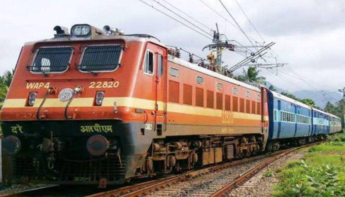 फतेहपुर: चलती ट्रेन से गिरकर एक परिवार के तीन लोगों की मौत
