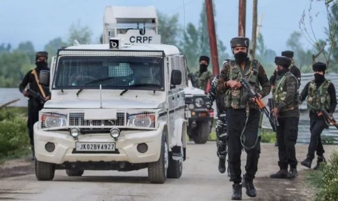 कश्मीर में लश्कर आतंकवादियों के पांच सहयोगी गिरफ्तार