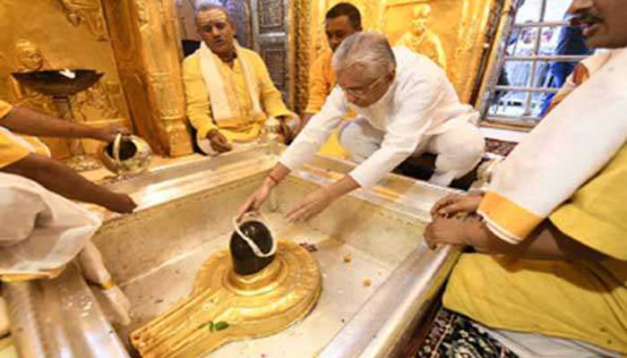 वाराणसी: मॉरीशस के प्रधानमंत्री ने काशी विश्वनाथ मंदिर में किया दर्शन-पूजन