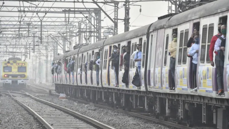 मुंबई: तकनीकी खामी के कारण लोकल ट्रेन सेवाओं में विलंब