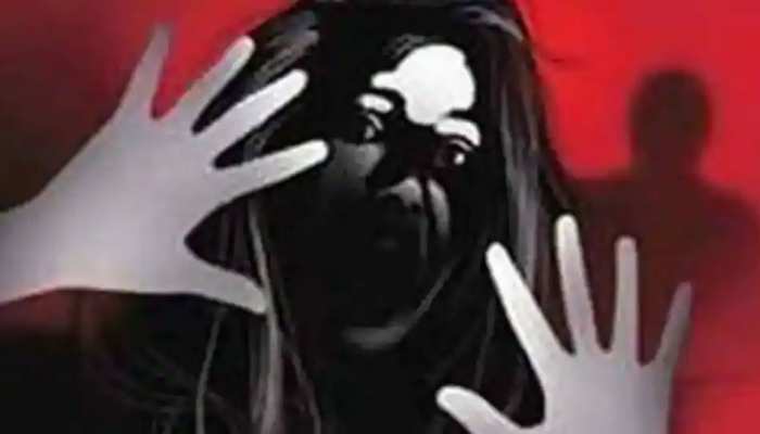 Lalitpur Gang Rape : थाने में रेप पीड़िता से किया दुष्कर्म, इंस्पेक्टर सस्पेंड, 29 पुलिसकर्मी लाइन हाजिर