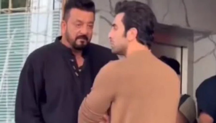 ‘Shamshera’ के सेट पर सीरियस मूड में दिखें Ranbir Kapoor और Sanjay Dutt, VIDEO वायरल