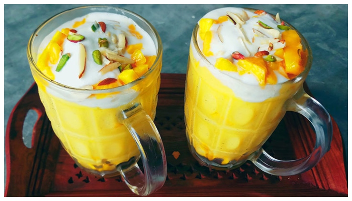 गर्मियों में बनाएं Chilled Mango Milkshake, छटपट करें तैयार