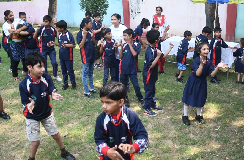 बरेली: आशा स्कूल के दिव्यांग बच्चों ने दिखाई प्रतिभा
