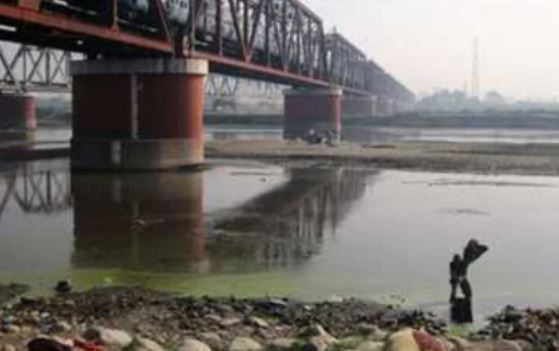 बरेली: रामगंगा नदी में कटान रोकने तैयार हो रहा डायवर्जन चैनल
