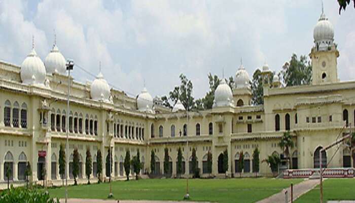Lucknow University का बड़ा फैसला : चौथे साल छात्रों को मिलेंगे दो विकल्प, जानें पूरा प्लान Lucknow University का बड़ा फैसला : चौथे साल छात्रों को मिलेंगे दो विकल्प, जानें पूरा प्लान