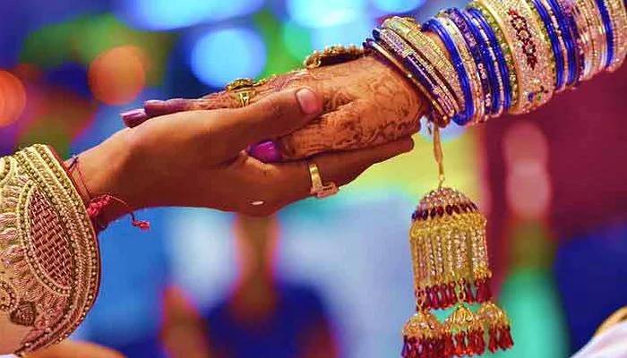 गाजियाबाद: बेटी की शादी को IAS पिता ने FIR में बताया- लव ज‍िहाद, मिला ये चौकाने वाला जवाब