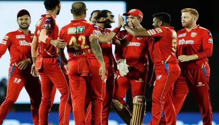 GT vs RCB, IPL 2022: पंजाब ने बेंगलुरु को 54 रनों से किया पराजित, प्लेऑफ की उम्मीदें कायम