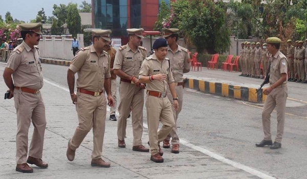 मुरादाबाद : दिल्ली हाईवे की निगरानी में पूरे दिन दौड़ लगाती रही पुलिस, मूंढापांडे टोल प्लाजा पर अफसरों ने डाला डेरा