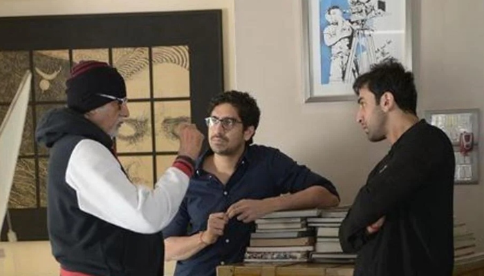 अमिताभ बच्चन के कमिटमेंट से इंस्पायर हुए अयान मुखर्जी, कहा- बिग बी का डेडिकेशन गजब का है