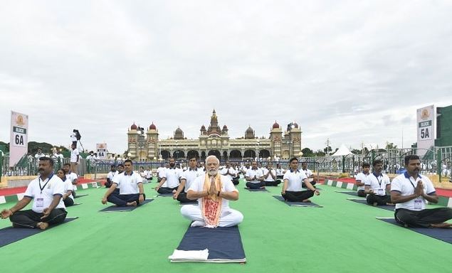 अंतरराष्ट्रीय योग दिवस आज, प्रधानमंत्री मोदी ने दुनियाभर के लोगों को दी बधाई और शुभकामनाएं 