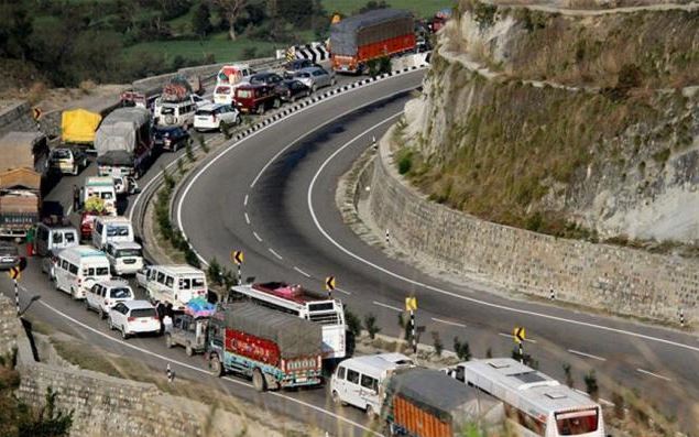 जम्मू-कश्मीर राष्ट्रीय राजमार्ग लगातार दूसरे दिन भी बंद