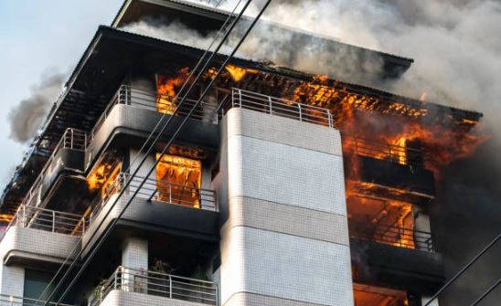 मुंबई की इमारत में आग लगी, 11 लोगों को बचाया गया