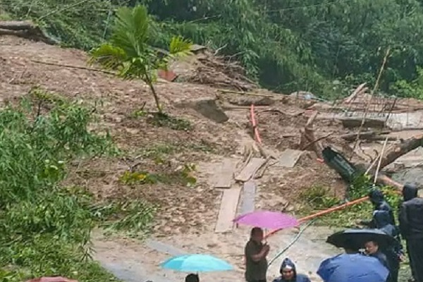 चीन में बारिश के कारण भूस्खलन, मकान ढहने से छह लोगों की मौत