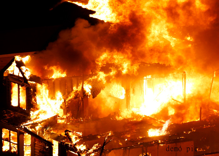 गदरपुर: फैक्ट्री के गोदाम में आग से लाखों की सामग्री जलकर राख