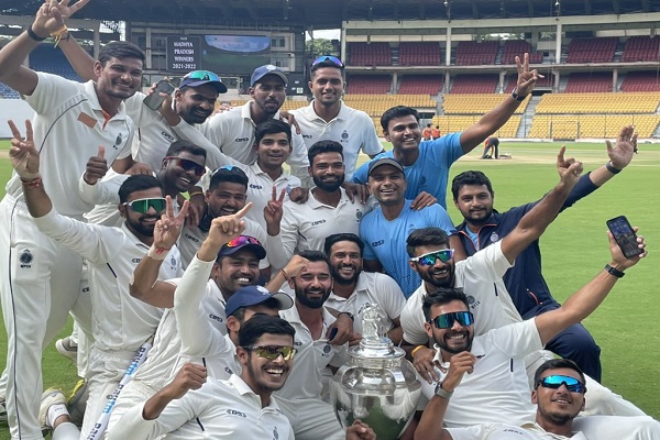 Ranji Trophy 2022 : मध्य प्रदेश ने पहली बार जीता रणजी का खिताब, फाइनल में 41 बार की चैंपियन मुंबई को 6 विकेट से हराया