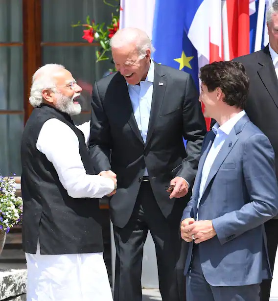 जर्मनी में जी-7 समिट में हिस्सा लेने पहुंचे पीएम मोदी ने अमेरिका के राष्ट्रपति जो बाइडेन से भी मुलाकात की।