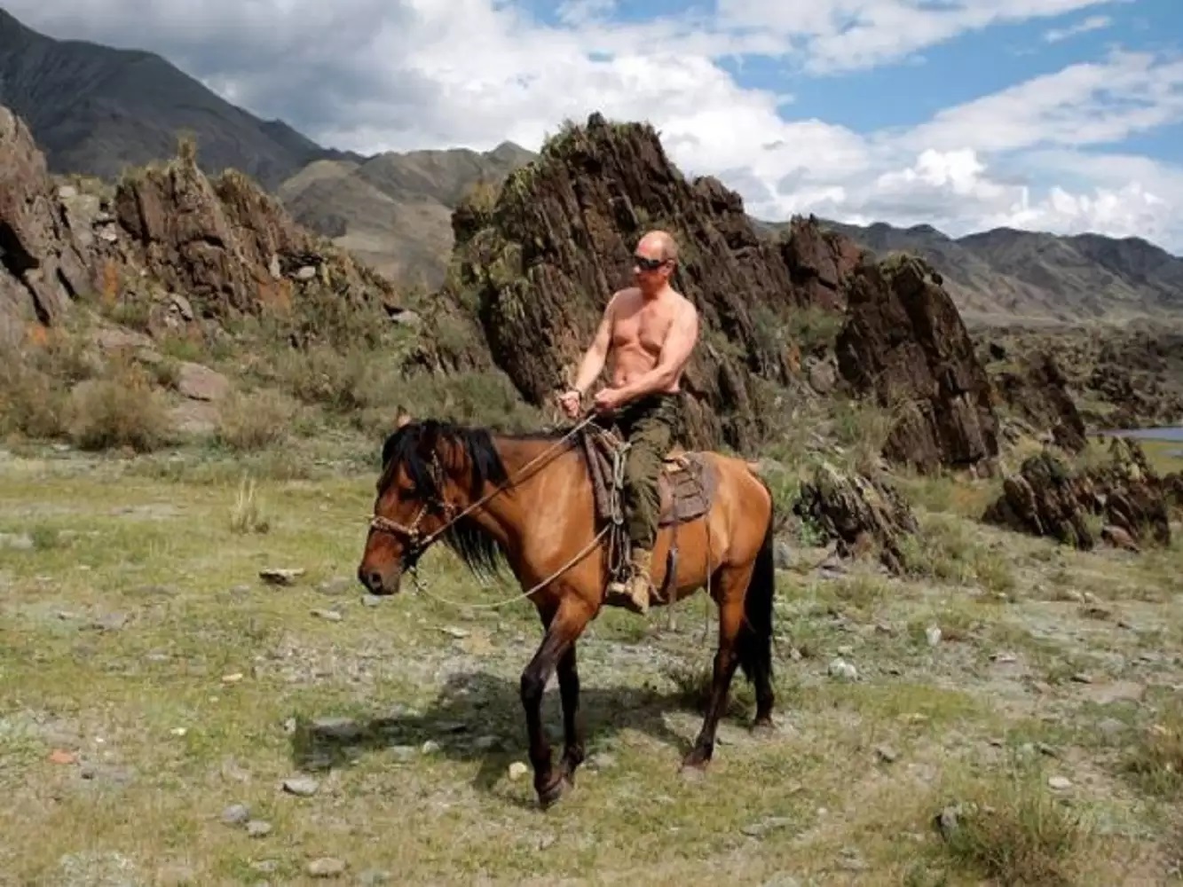 रूसी राष्ट्रपति की शर्टलेस तस्वीर 
