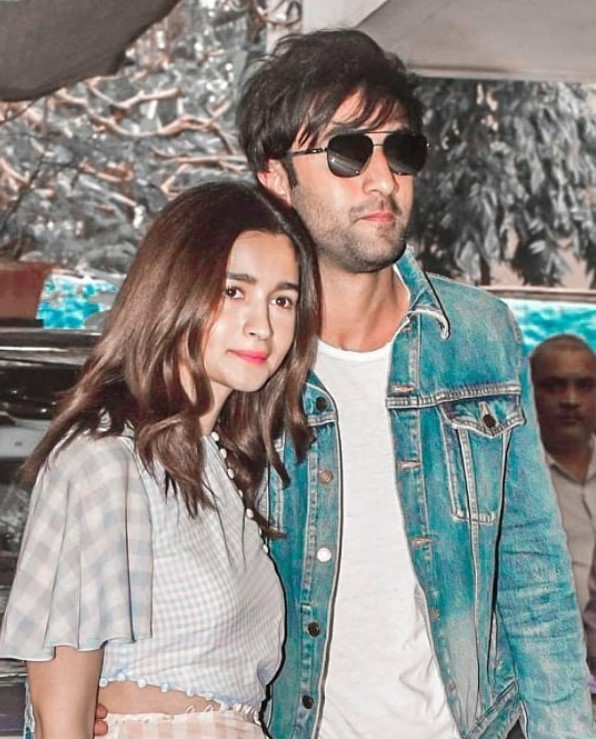 Are they in live-in relationship?: Video of Alia Bhatt and Ranbir Kapoor  taking dog for walk in athleisure wear amidst coronavirus lockdown breaks  internet