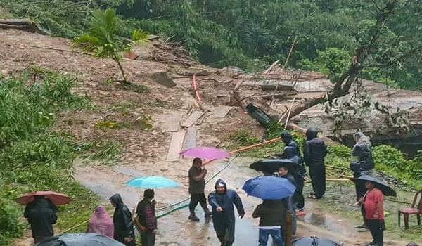 चीन के हुनान प्रांत में भारी बारिश और भूस्खलन में दो की मौत, चार लापता