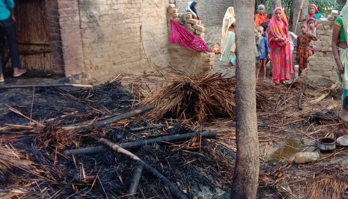 बाराबंकी: घर में लगी आग, गृहस्थी का सामान जलकर राख