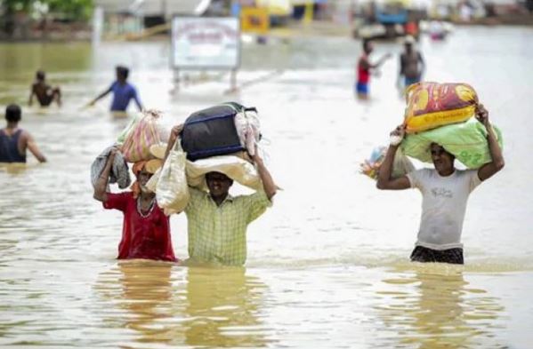 देश के कई राज्यों में बाढ़ से आई तबाही, महाराष्ट्र, गुजरात, कर्नाटक और मध्य प्रदेश बनें निशाना, चार राज्यों में अब तक 270 से ज्यादा लोगों की मौत