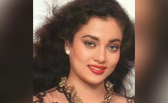 Mandakini Daughter Rabze Innaya Thakur Looks Beautiful And Innocent Like  Her Mom Latest Photo Viral Fans Shocked - मंदाकिनी की बेटी हैं दिखने में  मम्मी की तरह खूबसूरत, राबजे की PHOTO देख