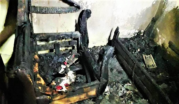 रामपुर: शॉट सर्किट से दर्जी के घर में लगी आग, दो लाख का नुक्सान