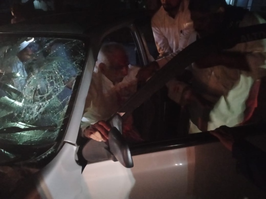 बाराबंकी : ट्रैक्टर ट्राली से भिड़ी पूर्व विधायक की कार, आधा दर्जन घायल