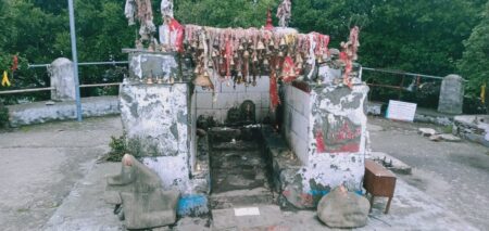 यहां मौजूद है 3260 मीटर ऊंची चोटी पर भारत का दूसरा ब्रह्मा मंदिर